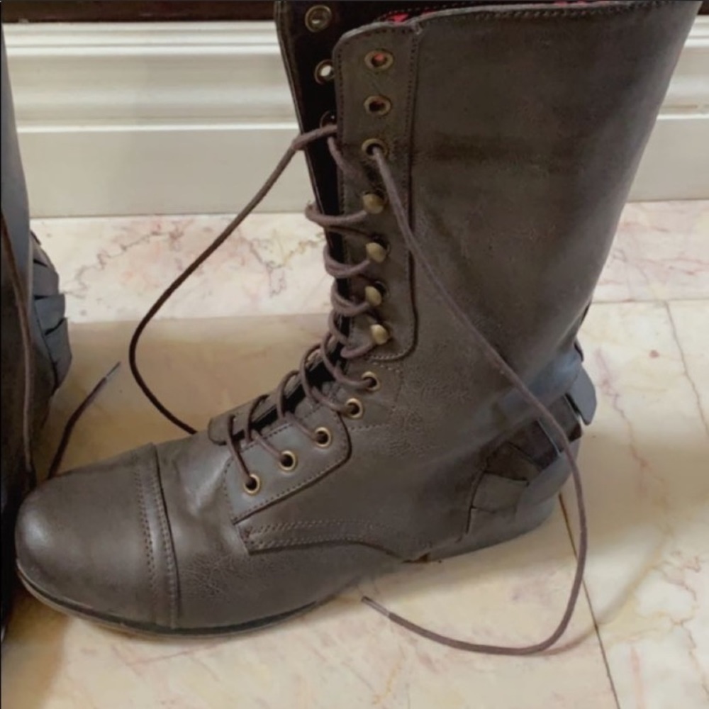 BETSEY JOHNSON | lace up boots